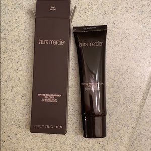 NWT Laura Mercier oil free tinted moisturizer